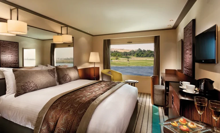 MS Esplanade cabin with double bed and Nile view window