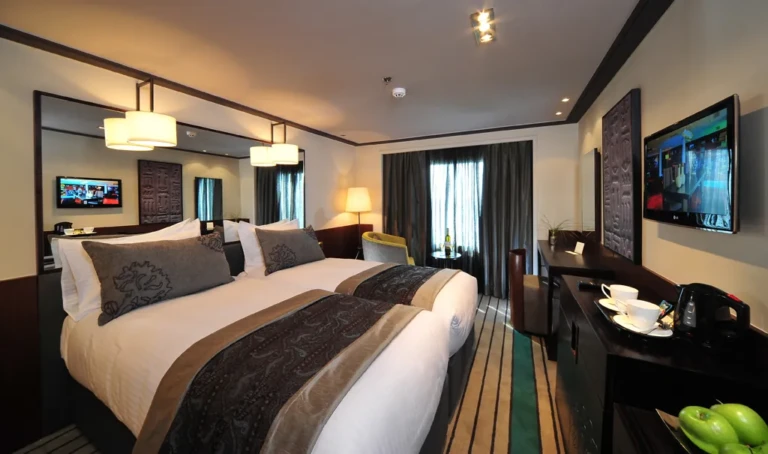 Cabin with twin beds, wall TV and coffee tray