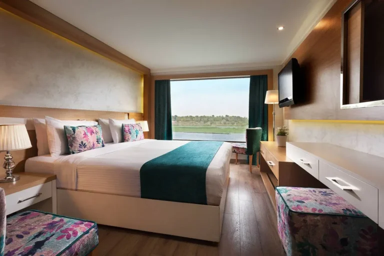 Acamar double cabin with teal bed runner and river window
