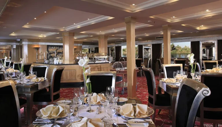 MS Jaz Senator dining room with columns and red carpet