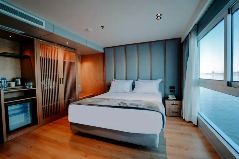 MS Miriam cabin with panelled headboard and wall of windows