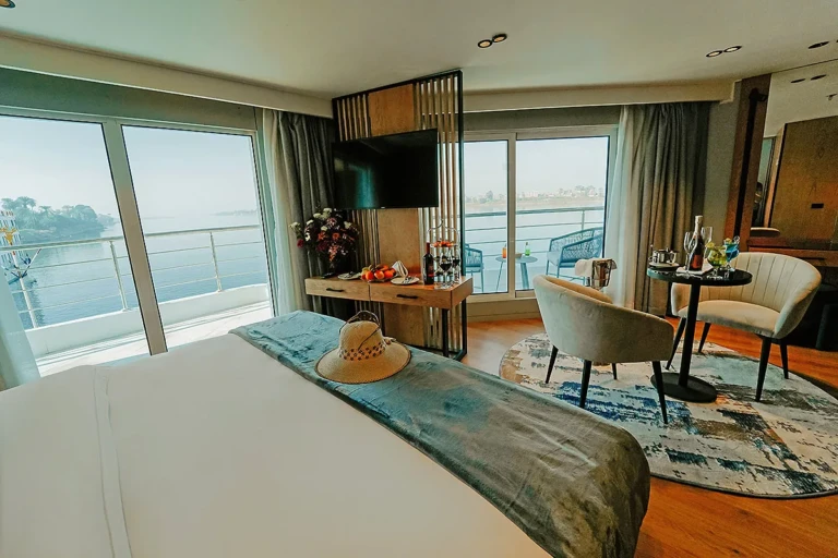 MS Miriam suite bedroom with balcony doors and Nile view