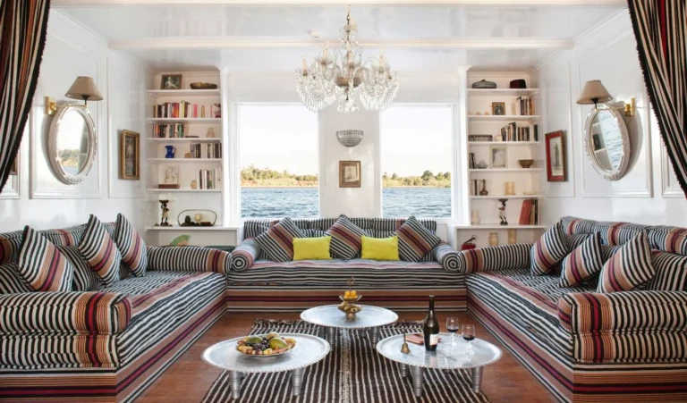 Lounge with striped sofas, bookshelves and chandelier
