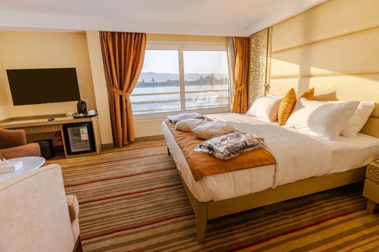 Double cabin with bathrobes on the bed and Nile window on the Nebu