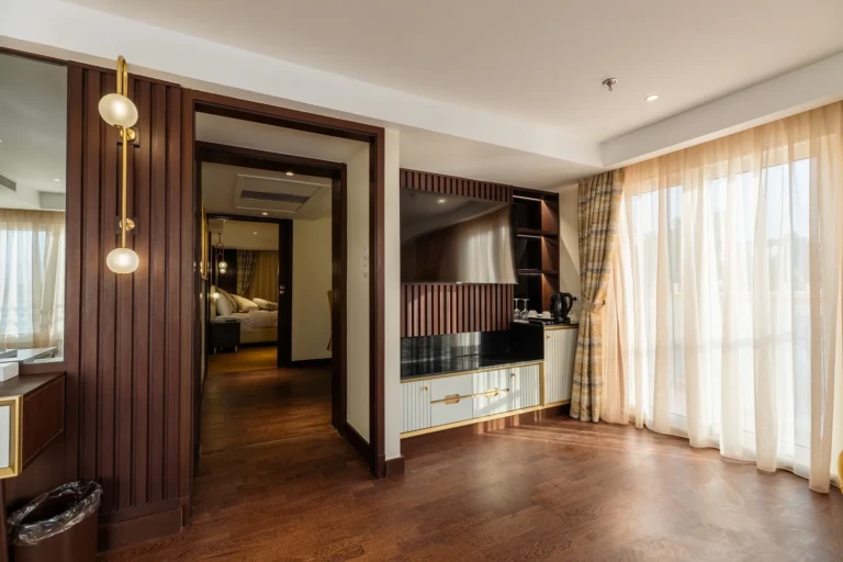 Suite hallway with sideboard and view into the bedroom on the Nebu