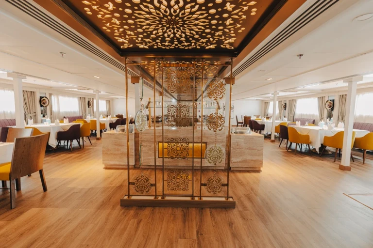 Restaurant with gold lattice ceiling and central buffet on the Nebu