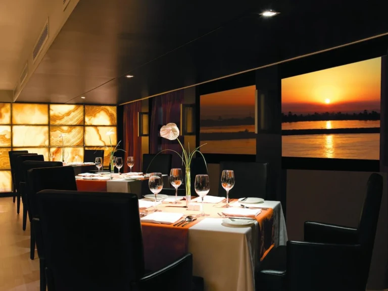 Oberoi Zahra restaurant with sunset view windows