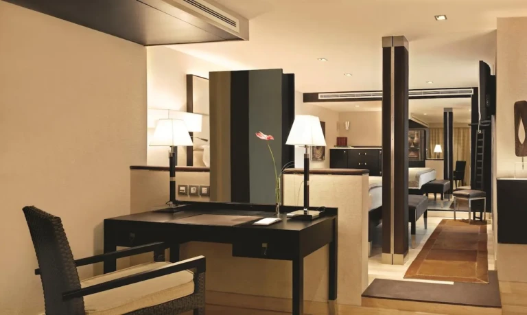 Suite writing desk with table lamps on the Oberoi Zahra