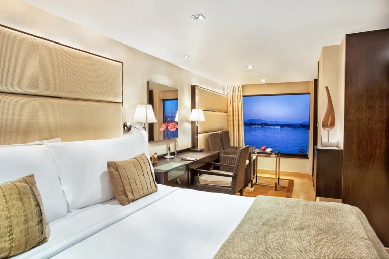 Oberoi Zahra cabin with writing desk and Nile window