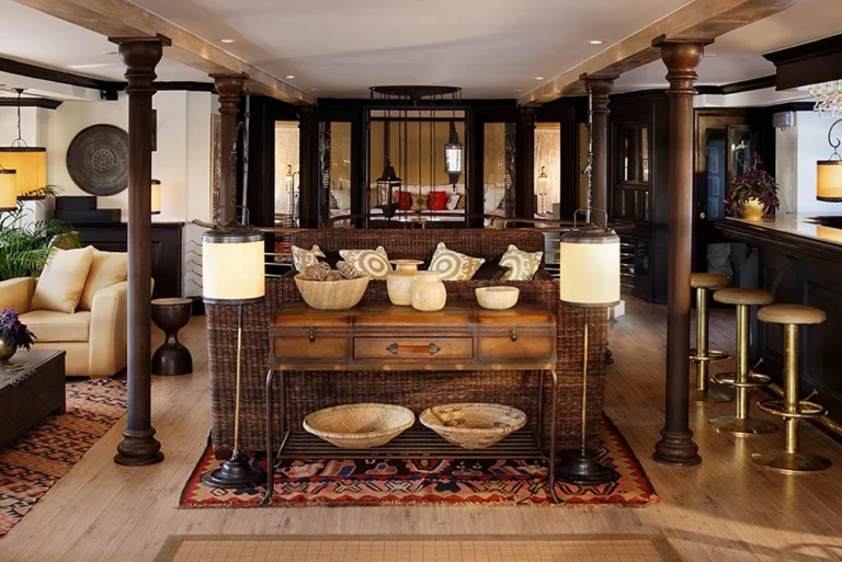 Sun Boat III lounge with wooden columns and bar stools