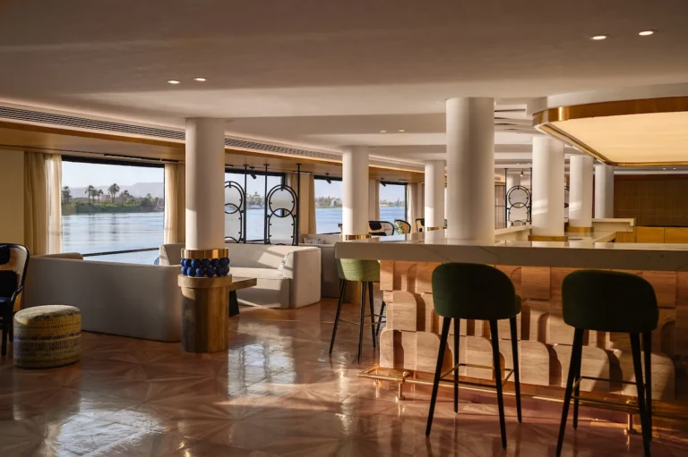 Soleil bar counter and lounge with Nile view windows