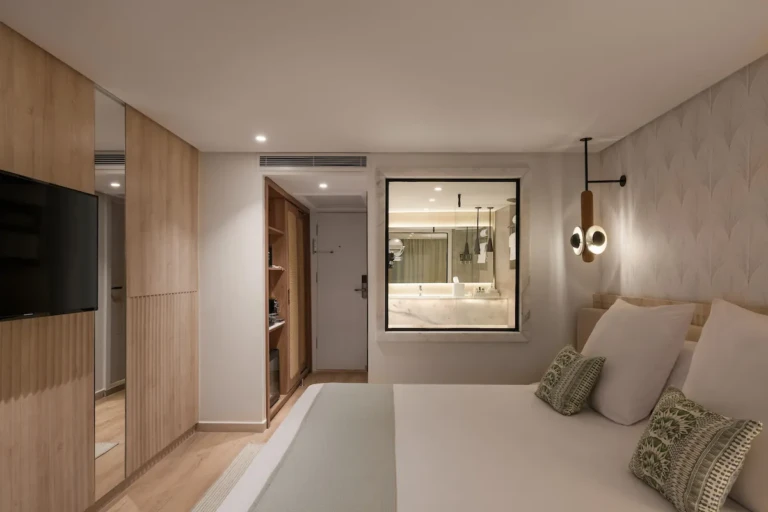 Soleil cabin with double bed and glass window into the bathroom