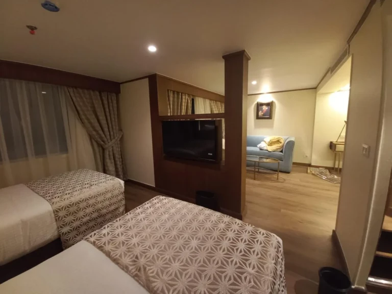 Sonesta Star Goddess suite with twin beds, TV unit and lounge area