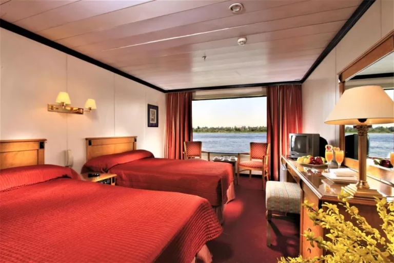 Cabin with red bedspreads and Nile window on the Steigenberger Royale