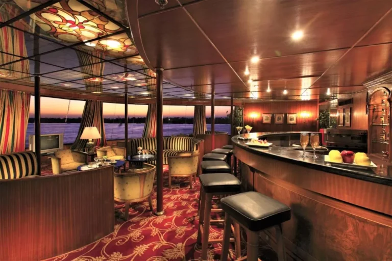 Bar with stools and lounge at sunset on the Steigenberger Royale