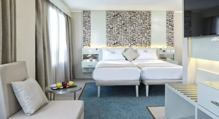 Tulip cabin twin beds with an armchair and fruit plate