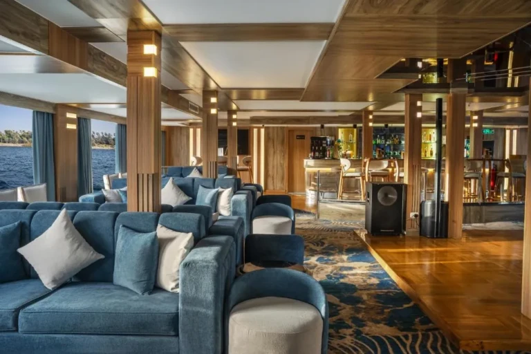 Renaissance lounge with blue sofas and bar in the background