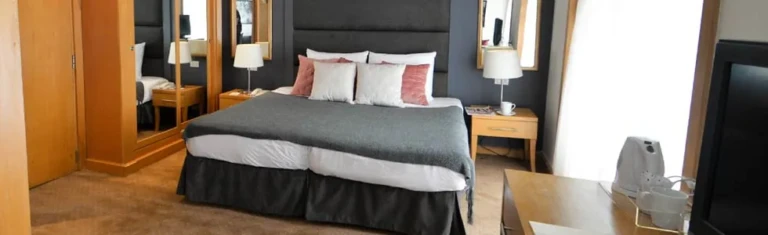 Salima cabin with double bed and mirrored wardrobe