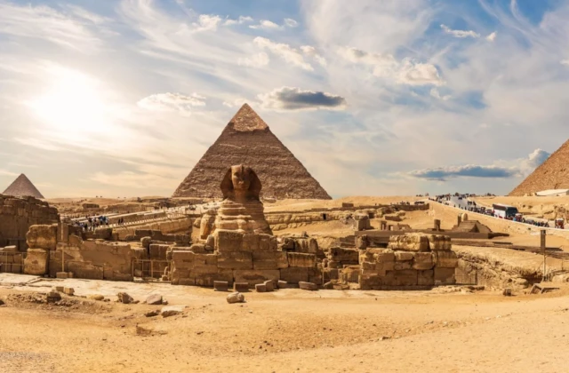 Cairo Day Trip from Hurghada by Plane: Pyramids and Museum