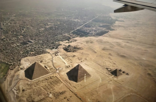 Hurghada to Cairo Day Trip by Bus: Pyramids, Museums & Bazaar